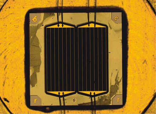 Solarstrom könnte bald wirtschaftlicher sein als Strom aus konventionellen Kraftwerken. Im Bild die Weltrekord-Konzentrator-Solarzelle des Fraunhofer-Instituts für Solare Energiesysteme (ISE) mit einem Wirkungsgrad von 41,1 % und einer Zellfläche von 5,09 mm2. - © ISE
