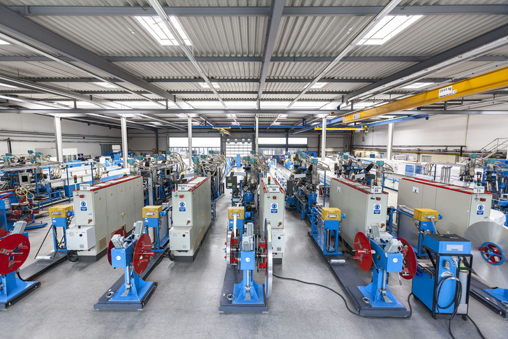 In zwei Werksteilen werden in Zella-Mehlis Verbundrohre in den Dimensionen 12 bis 110 mm hergestellt. - © Uponor
