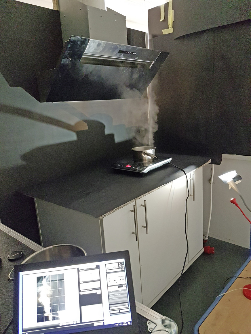 2 Für die Erfassung des Kochwrasens durch Dunstabzugssysteme liegen keine standardisierten Untersuchungsmethoden vor. Im Rahmen der Studie [1] wurde deshalb ein auf einer optischen Auswertung basierendes neues Verfahren erprobt.