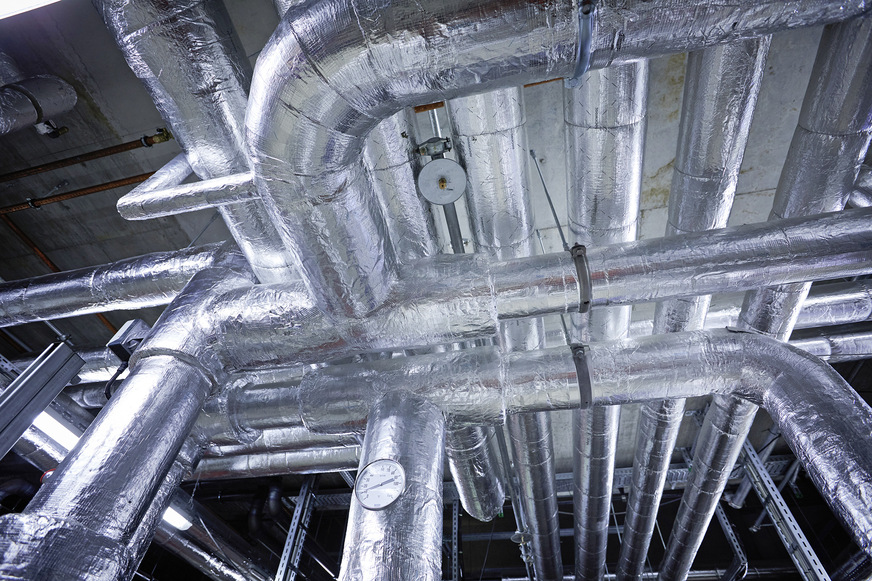 7 Kältedämmung und Wärmedämmung nichtbrennbar: Dämmtechnik Trapp hat im City Gate Bremen auf Teclit und Rockwool 800 gesetzt. Die Teclit Hanger umschließen die Rohrleitung mit einem Dämmkern aus druckfester Steinwolle und minimieren so den Wärmeeintrag in das Kältemedium im Bereich der Rohrhalterungen.