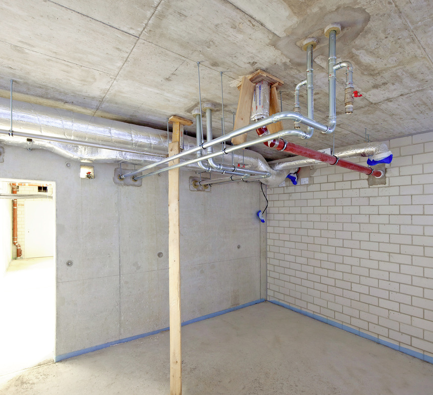 3 Brandschutz-Deckendurchführung von Trinkwasser- und Heizungssträngen.