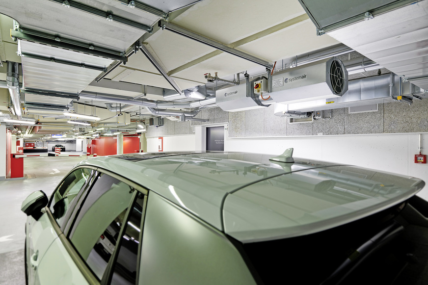 Bild 4: Über aufwendige CFD-Berechnungen platzierte Systemair-Jetventilatoren (überwiegend Typ AJ8) führen im Brandfall die Rauchgase durch die drei virtuellen Brandschutzabschnitte ab.