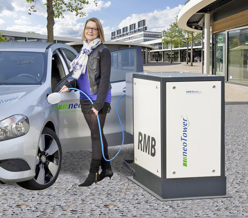 Bild 4: Mit steigender Bedeutung der E-Mobilität kann selbst produzierter Strom auch „außer Haus“ nützlich sein. Die neoTower-BHKW haben eine Vorrangschaltung für das Laden von E-Fahrzeugen.