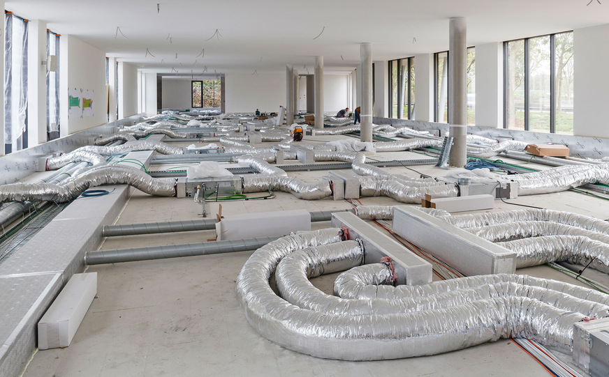 Bild 5: Die gesamte technische Infrastruktur wurde im Zwischenboden installiert, da der Gebäudeeigentümer aus ästhetischen Gründen keine Zwischendecke wollte.