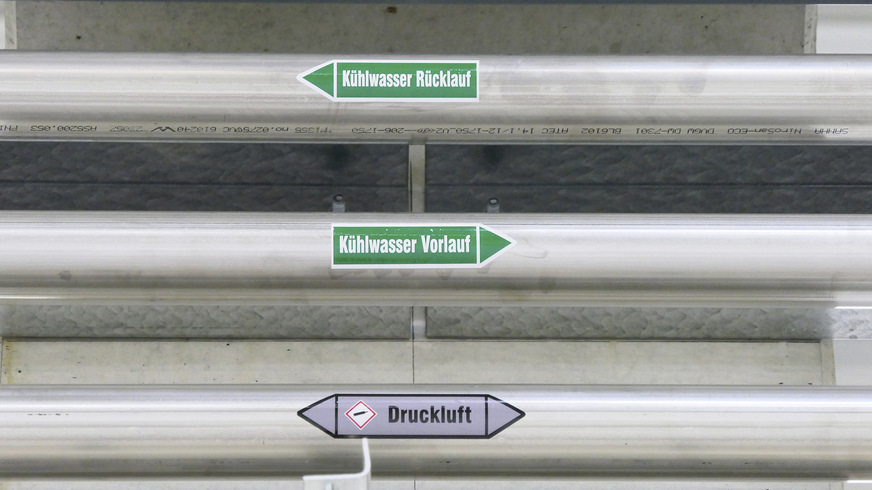 Bild 3: Die Druckluft- und Kühlwasserleitungen wurden mit dem Sanha NiroSan-Presssystem realisiert.