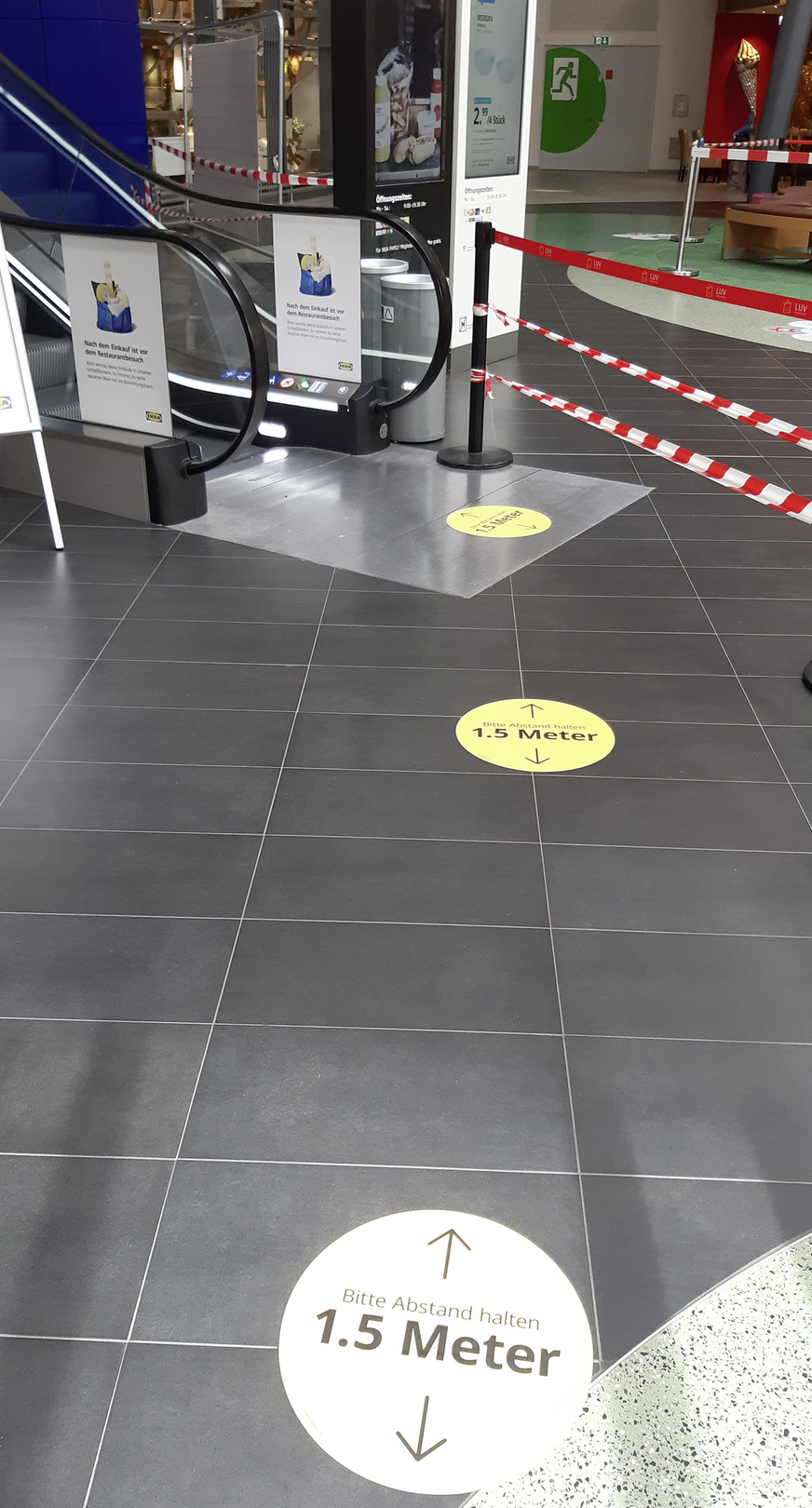 Bild 7: Zuführung zur Fahrtreppe im Einkaufszentrum.