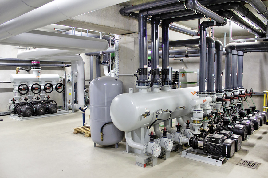 Regenwasser wird als Prozesswasser für die Kühlkreisläufe der Extruder und Spritzgießmaschinen …