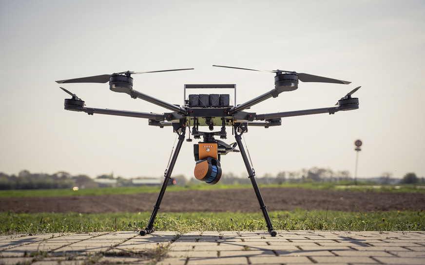 Auch mit hochauflösenden visuellen Digitalkameras, IR-Kameras oder 3D-Laserscannern bestückte Drohnen ­ermöglichen eine lückenlose Dokumentation von oben.
