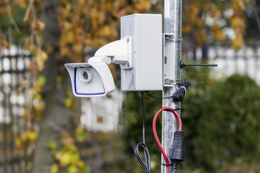Offeriert werden Überwachungssysteme entweder als separate Kamera mit integrierter Elektronik zur Selbstmontage …