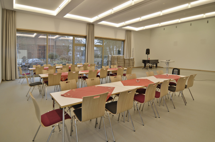 Bild 3 Blick in den Gemeindesaal ....