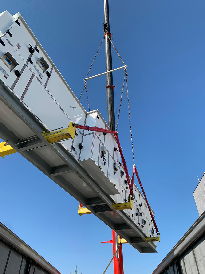 Containergebäude für Corona-Tests auf dem Werksgelände eines Pharmadienstleisters.