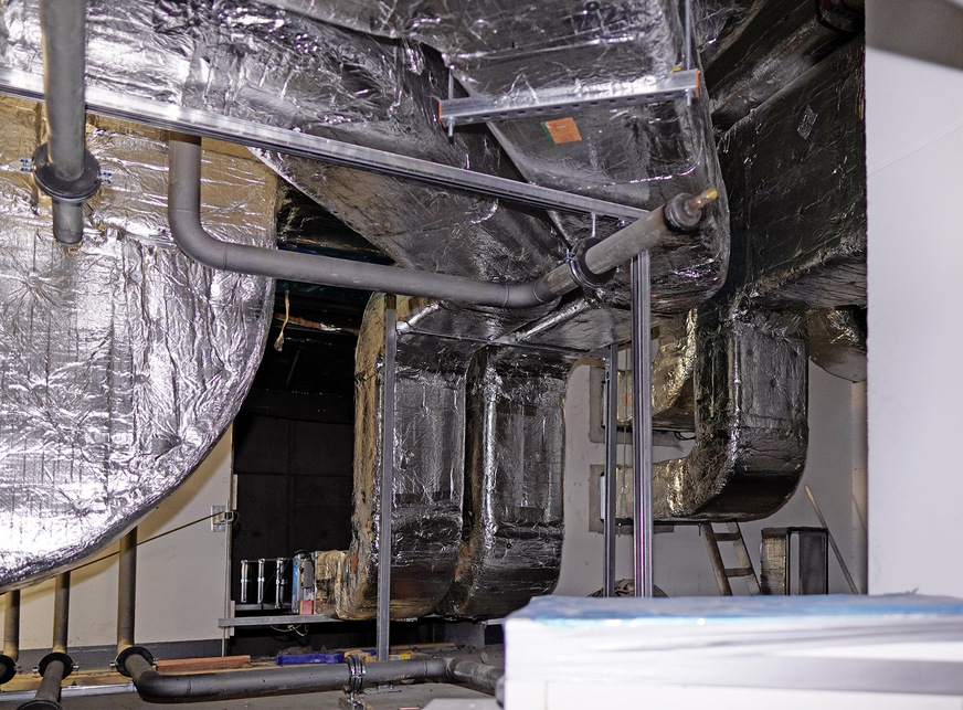 Bild 3 Blick in die Lüftungszentrale im Untergeschoß.