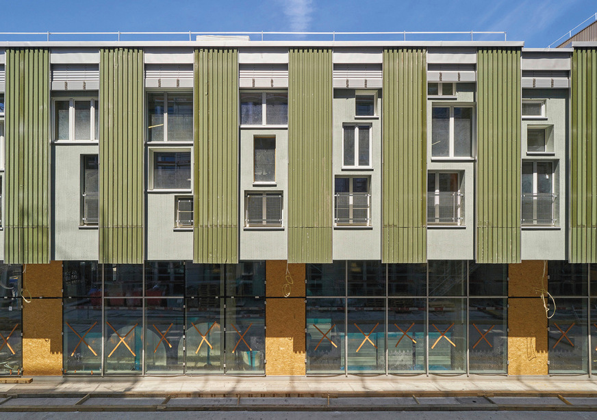 Bild 6 Fertige Fassade, komplett aus Recyclingmaterial. Die Herausforderung für den Planer liegt in der regionalen Beschaffung der Materialien und in der Erfüllung von Normen und Vorschriften.