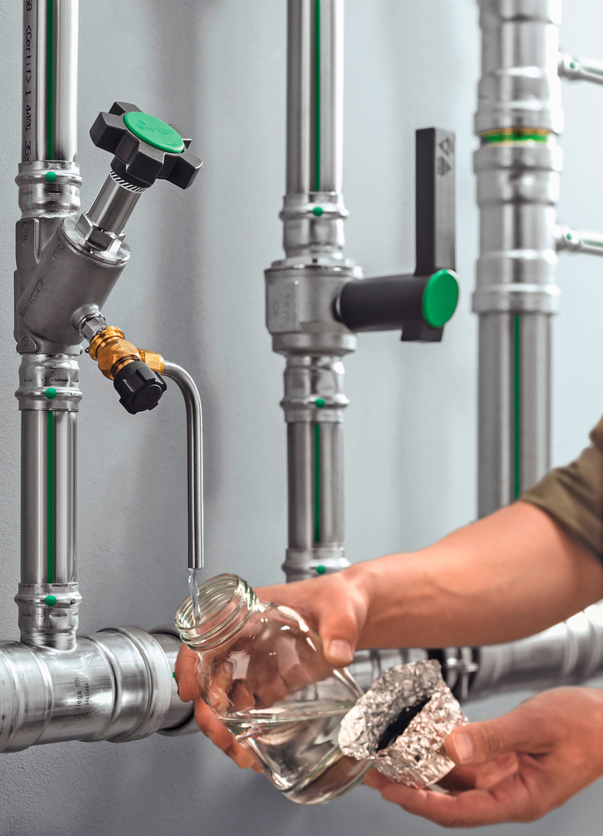 Eine temporäre Erhöhung der Warmwasserspeichertemperatur, Spülungen oder eine Desinfektion der Trinkwasser-Installation direkt vor der Probennahme widersprechen vorsätzlich dem Schutzzweck der Untersuchung nach TrinkwV. Eine so erfolgte Probennahme ist damit ungültig.