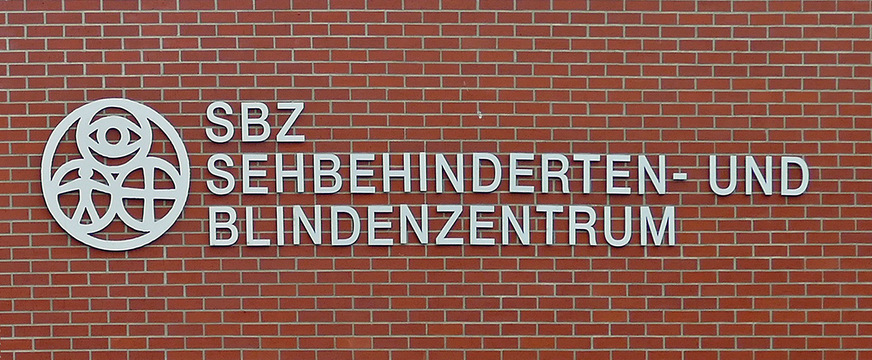 Symbol des SBZ ist das Drei-Kreis-Zeichen mit Mensch, Auge und Kreuz in der Bedeutung: Jeder von uns (Mensch) öffne sich (Auge) dem anderen (Kreuz).