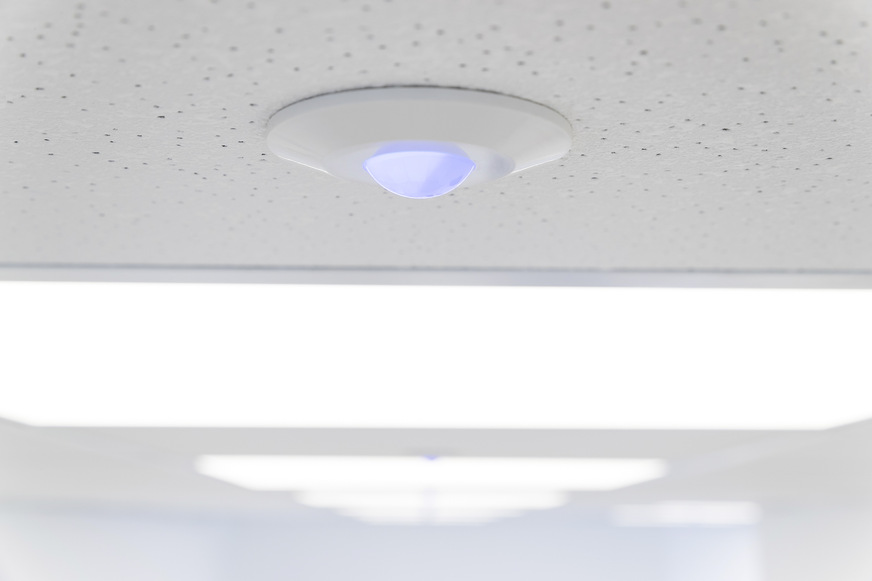 An den Central Smart Lighting Controller angeschlossene Sensoren in Leuchtennähe erfassen Umgebungsparameter wie Helligkeit, Temperatur oder Anwesenheit von Personen.