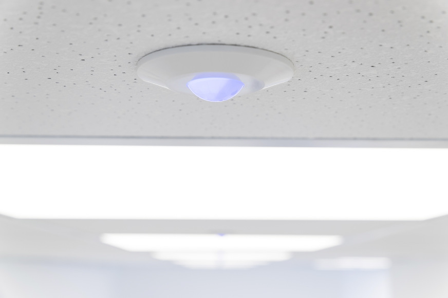 An den Central Smart Lighting Controller angeschlossene Sensoren in Leuchtennähe erfassen Umgebungsparameter wie Helligkeit, Temperatur oder Anwesenheit von Personen.