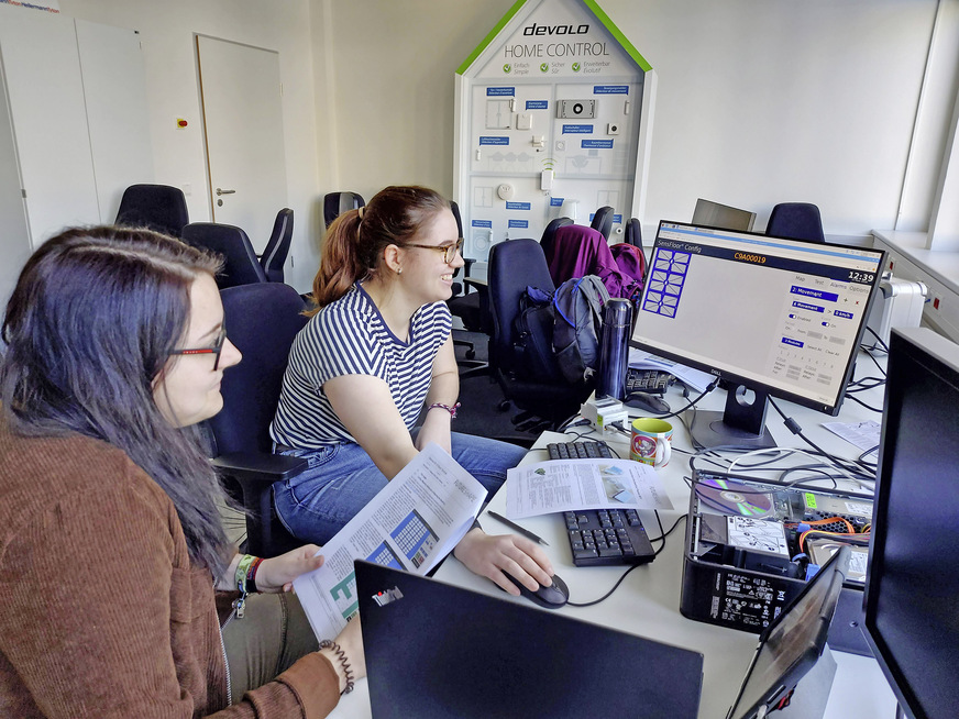 Bild 3 Das „smarte“ des Studiengangs „Smart Building Engineering“ ergibt sich aus der konsequenten Arbeit mit BIM-Werkzeugen ab dem ersten Semester sowie der Betonung zeitgemäßer und gewerkeübergreifender Automatisierung über IP und andere Protokolle.