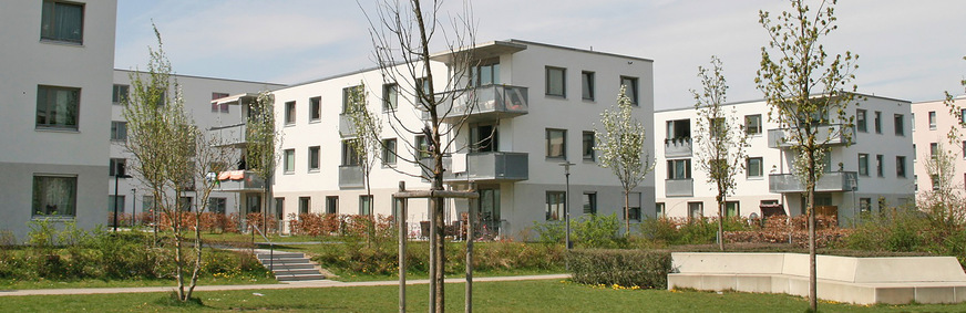 Bild 1 Neubauten in München nach EnEV 2009, Baujahr 2010, mit rund 600 m2 Wohnfläche in acht Wohneinheiten. Das Trinkwassererwärmungssystem deckt in der Übergangszeit den Wärmebedarf der Wohnungen.