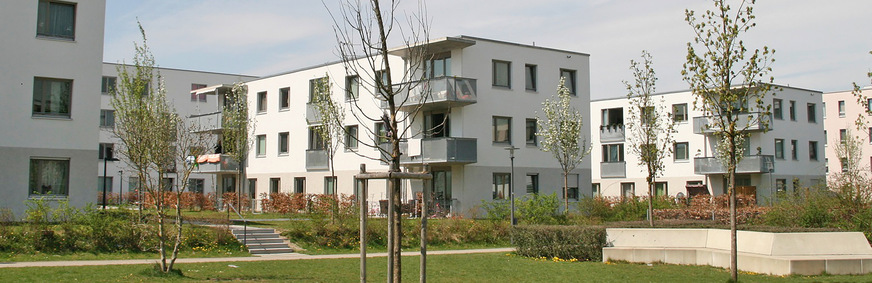 Bild 1 Neubauten in München nach EnEV 2009, Baujahr 2010, mit rund 600 m2 Wohnfläche in acht Wohneinheiten. Das Trinkwassererwärmungssystem deckt in der Übergangszeit den Wärmebedarf der Wohnungen.