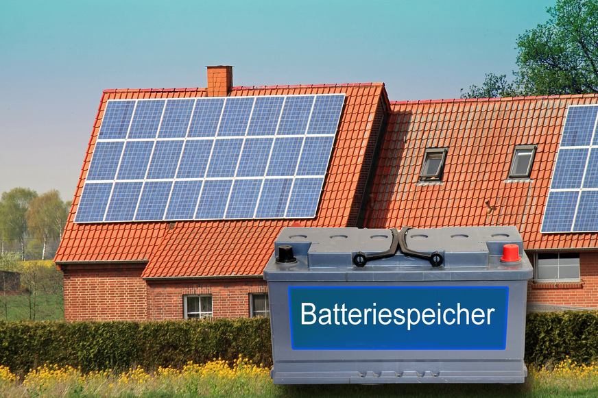 Häufig wird Strom einfach zu bestimmten Zeiten verlässlich benötigt – und zwar oft dann, wenn die Solaranlage gerade keinen oder nur wenig Strom liefern kann. Batteriespeicher überbrücken dann die Lücke.