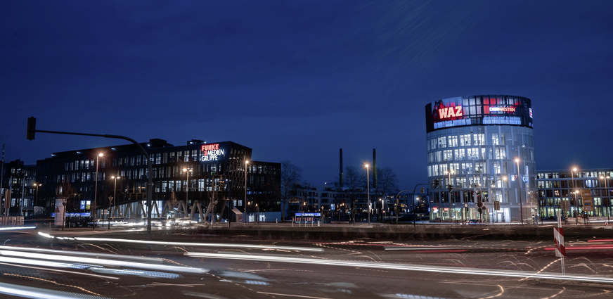 Bild 1 Schon von weitem ist zu erkennen, dass die neue Funke-Zentrale ein Medienhaus ist. Der Rundturm beherbergt ein öffentliches Medien-Café im Kiosk.