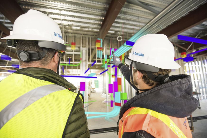 Bild 10 Per VR-Brille können TGA-Planer zusammen mit dem Installateur heikle Details direkt an Ort und Stelle besprechen und Details vorab auf ihre Machbarkeit überprüfen.
