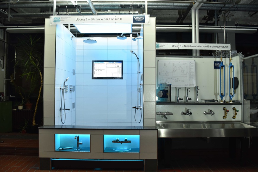 Die voll ausgestattete Schulungs-und Forschungsanlage für Duschsysteme veranschaulicht unter anderem Erkenntnisse zu Durchfluss-und Druckverhältnissen sowie Wassertemperaturen.  