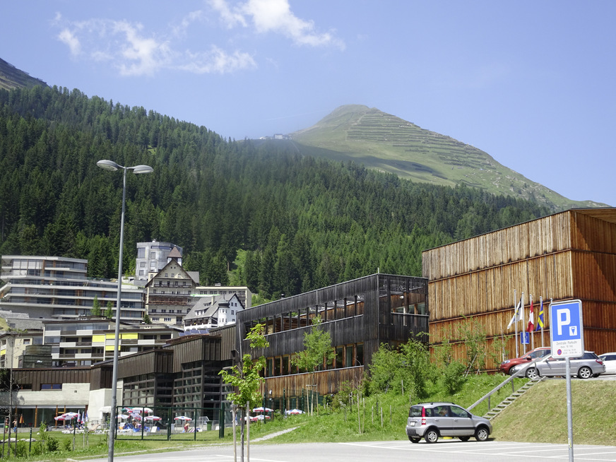 Bild 4 Das Kongresszentrum Davos umfasst drei autonom betriebene Gebäude mit 34 Räumen; die Raumkapazitäten reichen von 20 bis zu 1800 Personen.