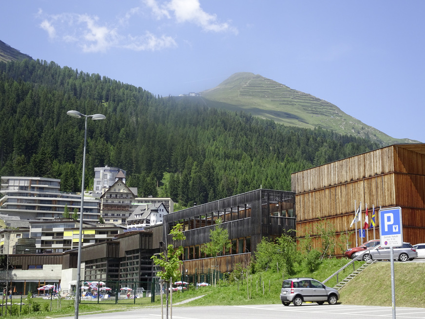 Bild 4 Das Kongresszentrum Davos umfasst drei autonom betriebene Gebäude mit 34 Räumen; die Raumkapazitäten reichen von 20 bis zu 1800 Personen.