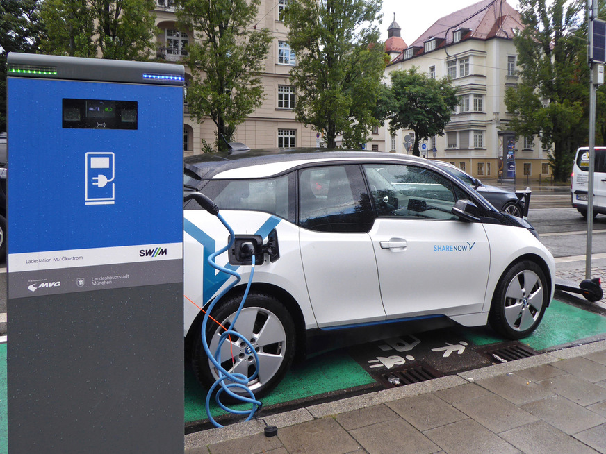 Bild 4 Für die Beladung eines Elektroautos innerhalb einer akzeptablen Zeit wird mindestens die zehnfache Leistung einer Wärmepumpe benötigt. Durch bidirektionale Lademöglichkeiten könnten Lastspitzen im Netz ausgeglichen werden.