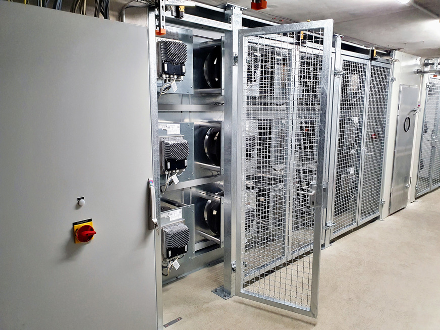 Bild 1 Druckseitige Ansicht einer mit dem ECFanGrid-Retrofit-System von Rosenberg umgebauten Anlage im Klinikum Erlangen (Kopfklinik).