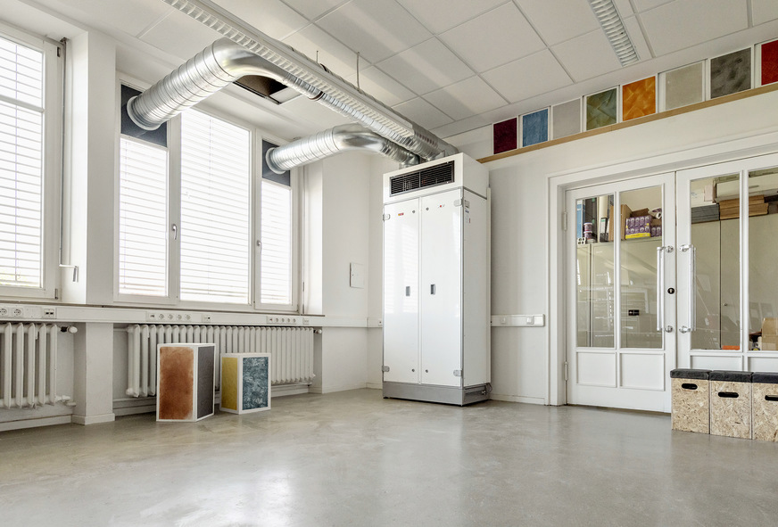 Bild 4 In Kassel sind in 132 Räumen von 13 Schulen und drei Kindertagesstätten die dezentralen Comfort-Großraum-Lüftungsgeräte CGL von Wolf installiert worden.