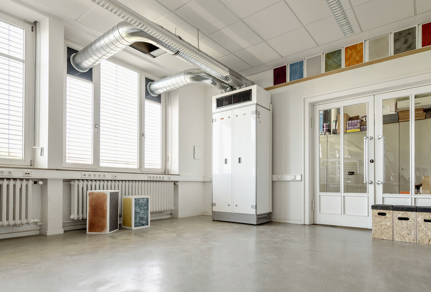 Bild 4 In Kassel sind in 132 Räumen von 13 Schulen und drei Kindertagesstätten die dezentralen Comfort-Großraum-Lüftungsgeräte CGL von Wolf installiert worden.