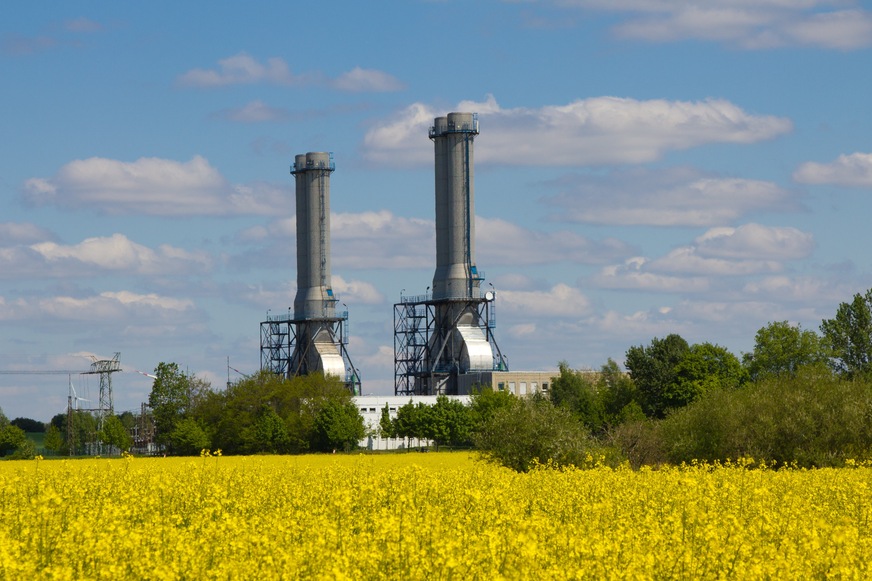 Unter welchen Bedingungen können Investitionen in Erdgaskraftwerke im Sinne der EU-Taxonomie als nachhaltig eingestuft werden? Seit der Veröffentlichung eines Vorschlags der EU-Kommission in der Silvesternacht 2021/22 wird dies in Deutschland breit diskutiert.