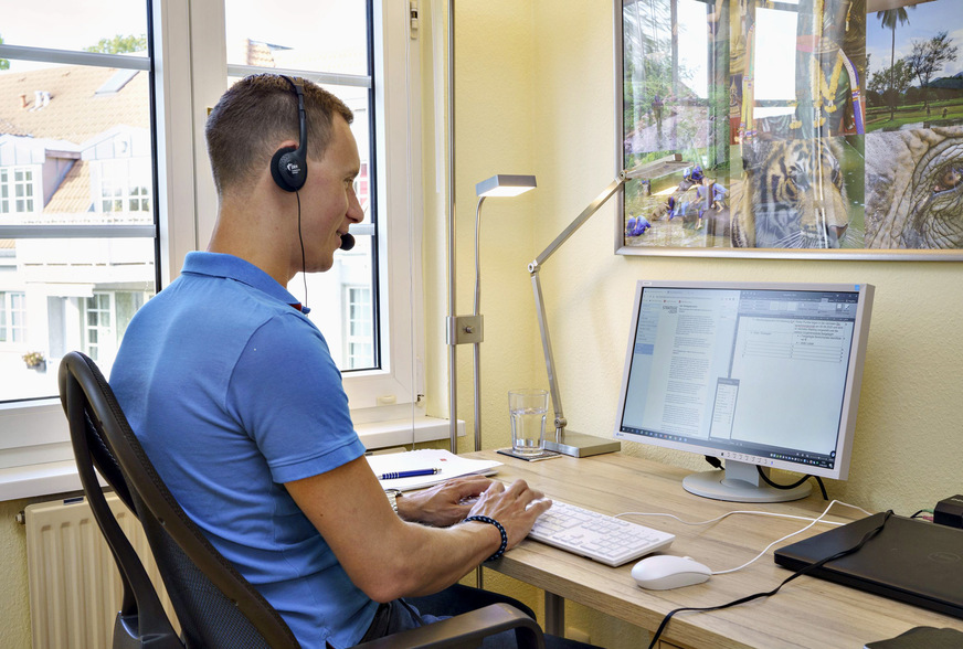 Bild 1 Telearbeit ist in. Allerdings verfügen nicht alle Arbeitnehmer über geeignete technische und räumliche Voraussetzungen.