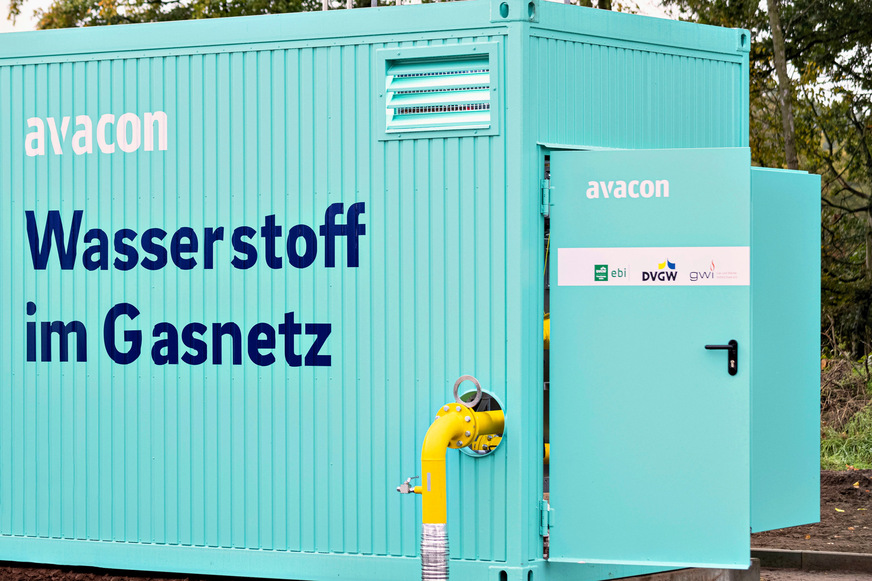 Bild 5 Wasserstoff-Beimischanlage für einen Feldversuch zur Beimischung von Wasserstoff ins Erdgasnetzt mit bis zu 20 Vol.-% in einem Teilnetz in Sachsen-Anhalt der E.on-Tochter Avacon. Der Wärmemarkt könnte eine wichtige Rolle dabei spielen, die „low-carbon gases“-Quoten von mit der EU-Taxonomie konformen Gaskraftwerken kostengünstig zu erfüllen.