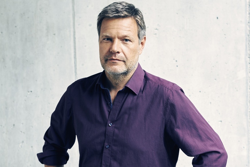 Bild 2 Robert Habeck: „Wir starten mit einem drastischen Rückstand. Die bisherigen Klimaschutzmaßnahmen sind in allen Sektoren unzureichend.“