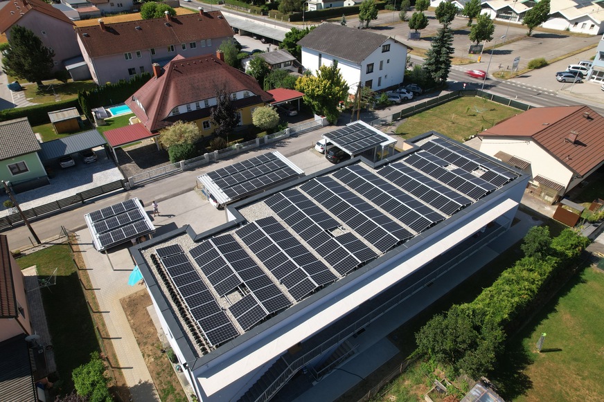 Jeder Wohnung ist eine Photovoltaikleistung von ca. 7 kWp …