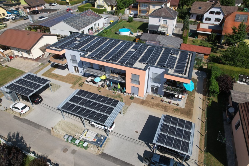 Solarelektrisch beheiztes Wohngebäude mit 8 Eigentumswohnungen.