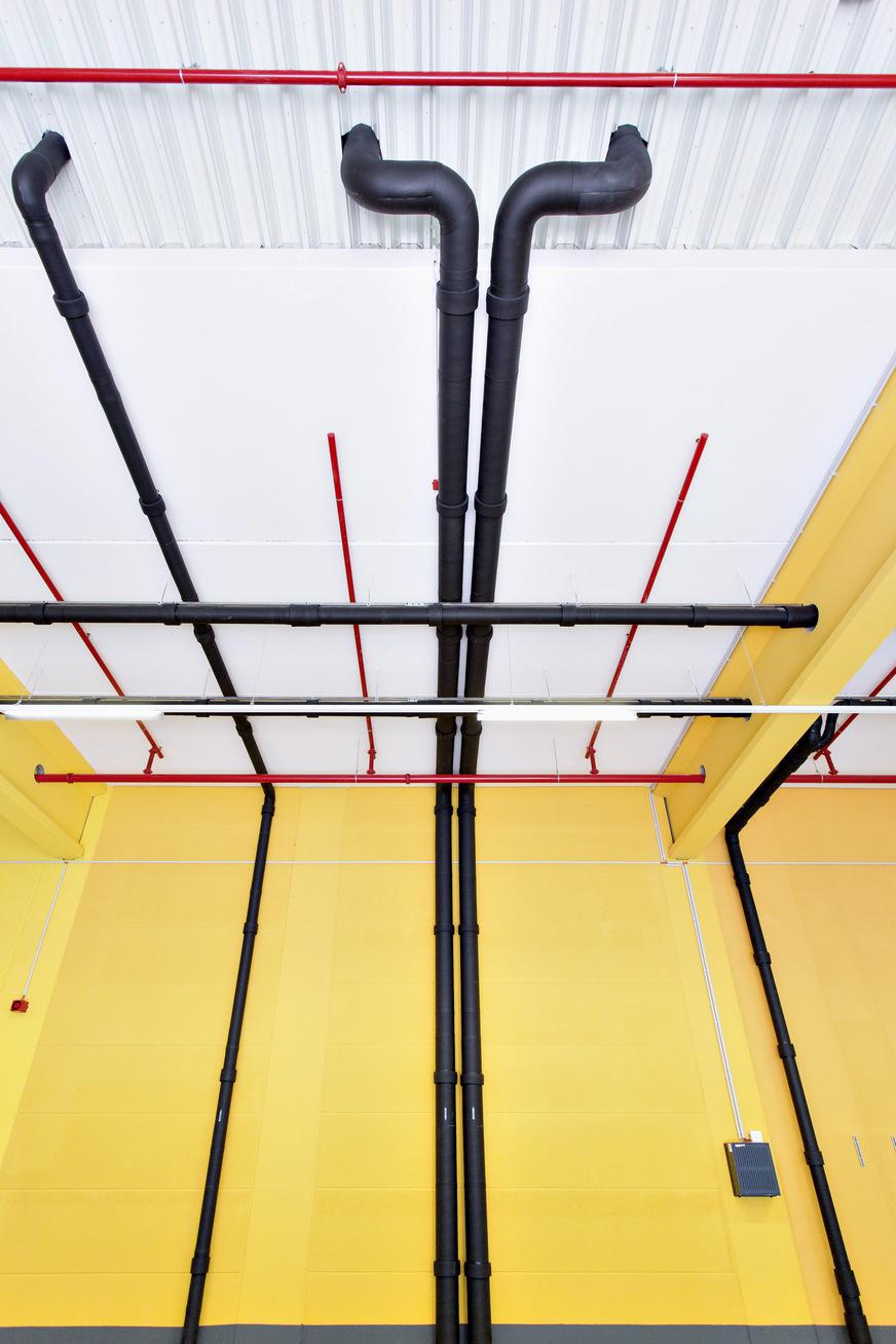 Bild 7 Unterdruck-Dachentwässerungssysteme ermöglichen lange Leitungsstrecken mit kleinen Rohrdimensionen bei einer zugleich geringen Anzahl an Fallleitungen.