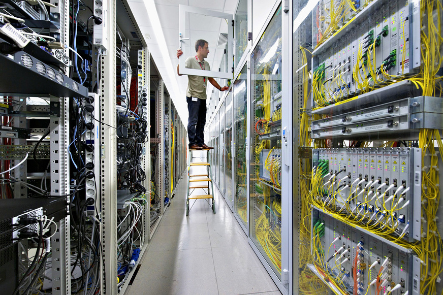 Bild 12 Voraussetzung für viele aktuelle Technologietrends sind Cloud-Dienste sowie ein schnelles und sicheres Internet.