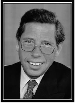 Karl-Ernst Vaillant, Gesellschafter und langjähriger ehemaliger Geschäftsführer der Vaillant Group, ist am 4. Mai 2022 im Alter von 86 Jahren verstorben.