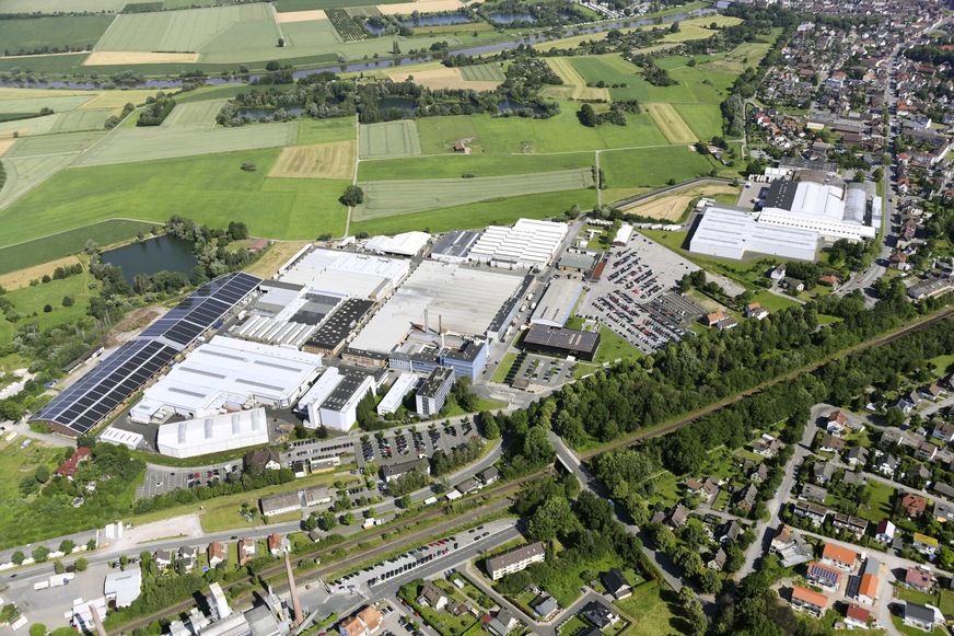 Stiebel Eltron will bis 2026 die Produktionskapazitäten am Hauptsitz im Holzminden verdoppeln – rund 120 Mio. Euro werden in die Wärmepumpenfertigung investiert.