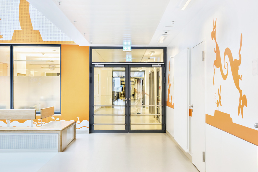 Bild 3 Fluchtwege und Rettungsräume im Brandfall sicher und barrierefrei zu gestalten, bringt für Planer und Architekten einige Herausforderungen mit sich.