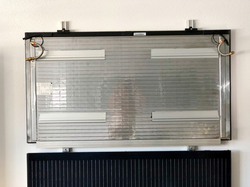 Bild 5 PVT-Kollektoren eignen sich besonders gut für die Regeneration von Erdwärmesondenfeldern. Der erzeugte Strom reicht in der Regel aus, Wärmepumpe sowie Pumpen- und Nebenantriebe mit Strom zu versorgen.