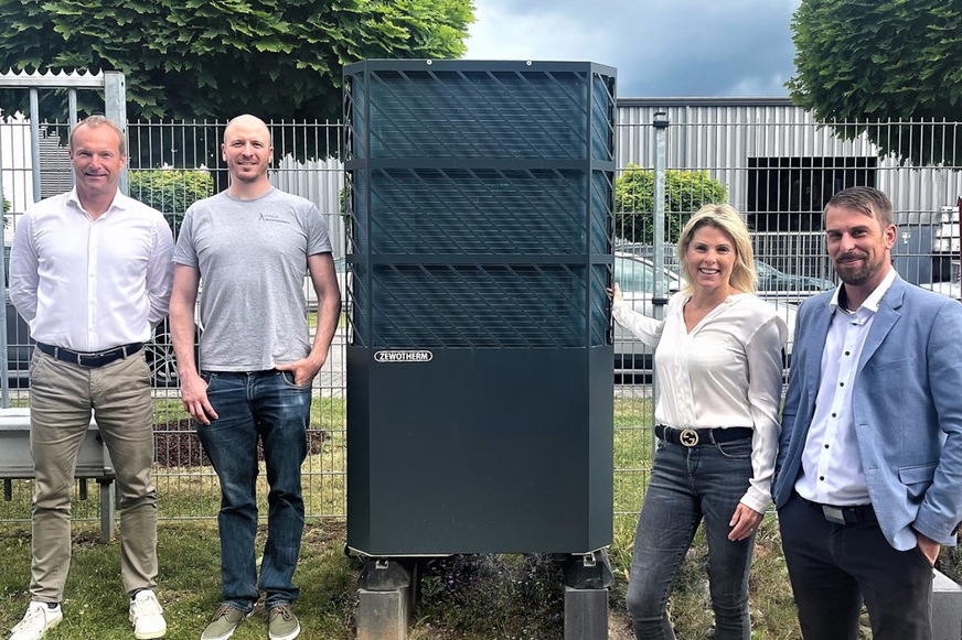 Gründungsmitglieder der neuen ZW L Wärmepumpen Produktion GmbH: Andreas Ziegler (Zewotherm), Florian Fuchs (Geschäftsführer Lambda), Silke Ziegler und Daniel Knappert (Zewotherm).