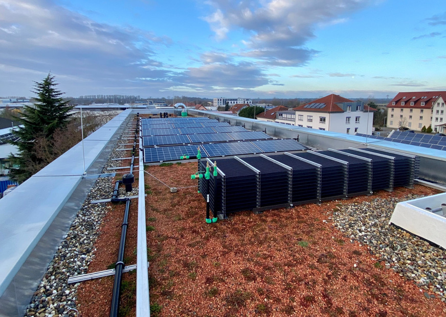 Das Aquatherm Black System wurde als Charger-System sowie unterhalb der Photovoltaikmodule installiert.