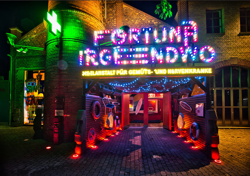 Früher Heimat des legendären King Kamehameha Clubs heute die „Heilanstalt für Nerven- und Gemütskranke“ –&nbsp;das Fortuna Irgendwo im Frankfurter Kesselhaus auf dem Union Gelände.