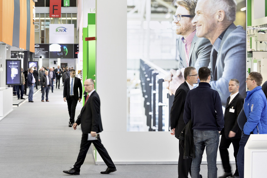 … bis hin zu intelligentem Energiemanagement und der Gebäudeautomation und ihren Standards zur Realisierung von Smart Buildings.